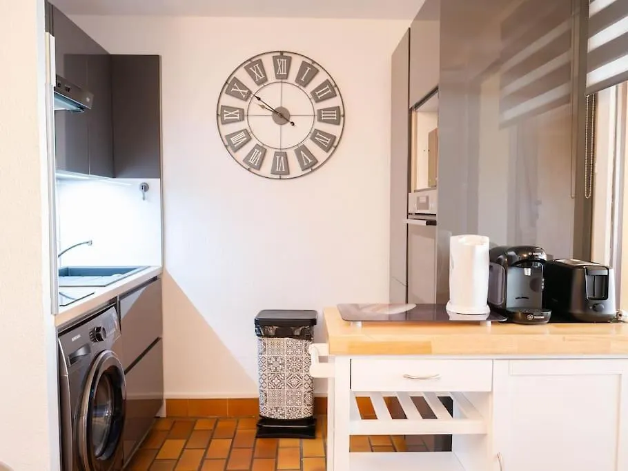 Un Sejour Ideal A Deux Pas De La Mer Hyeres Apartment
